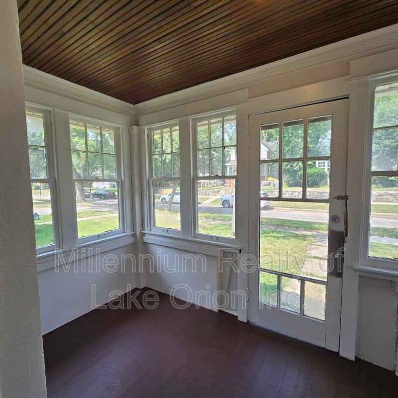 96 Oliver St – photo 3