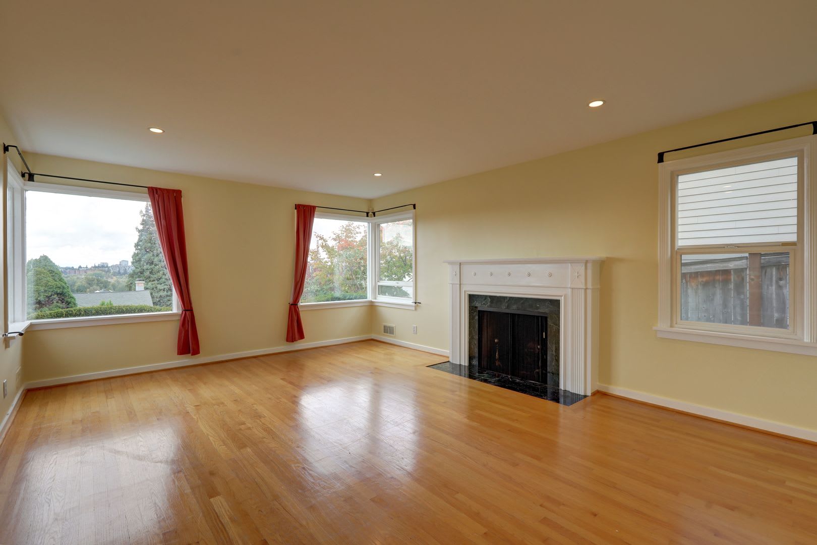 Unique Laurelhurst 3 Bedrooms with 2 Bathrooms Home Close to UW! – photo 5