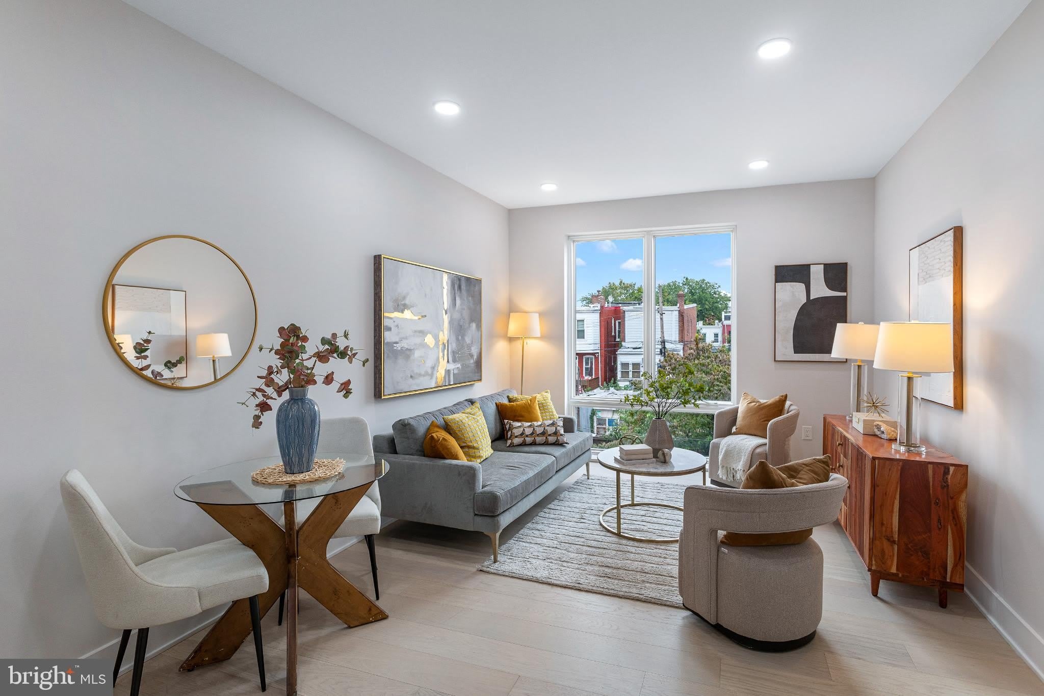 1516 E CAPITOL Street NE – photo 2
