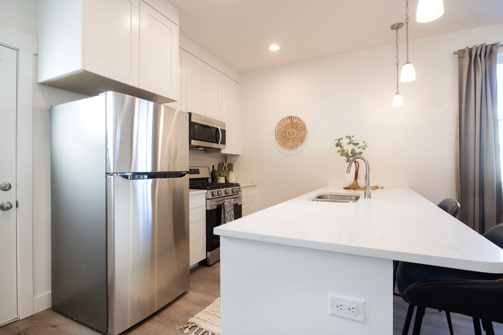 Be the First Resident! New 3-Bedroom Townhomes Available – photo 4
