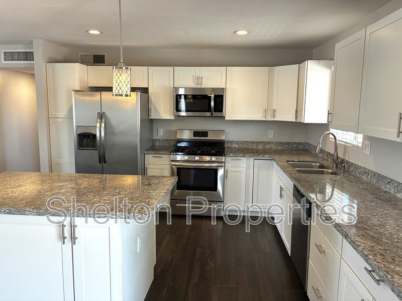 1421 S Roberts Rd – photo 4