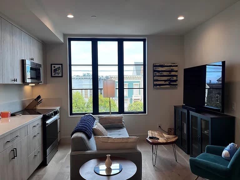 986 South Van Ness Avenue – photo 5