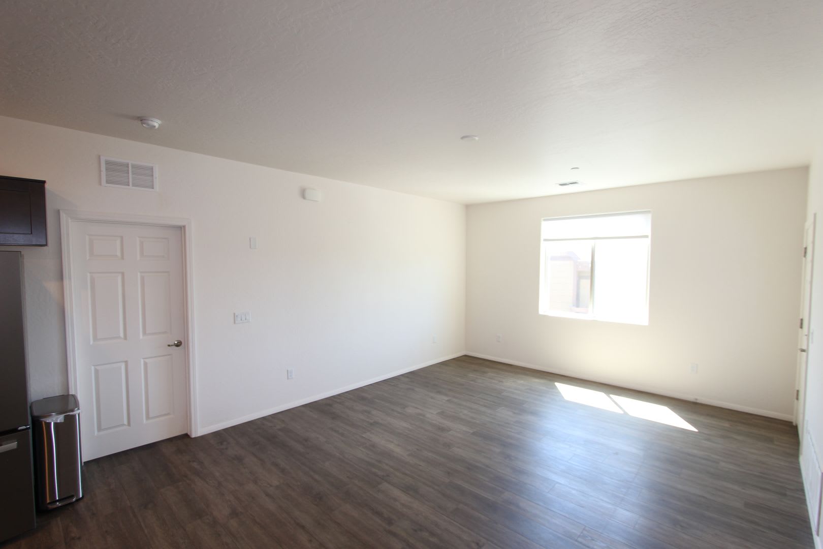 Luxury 2-Bedroom Condo with Private Balconies – photo 5