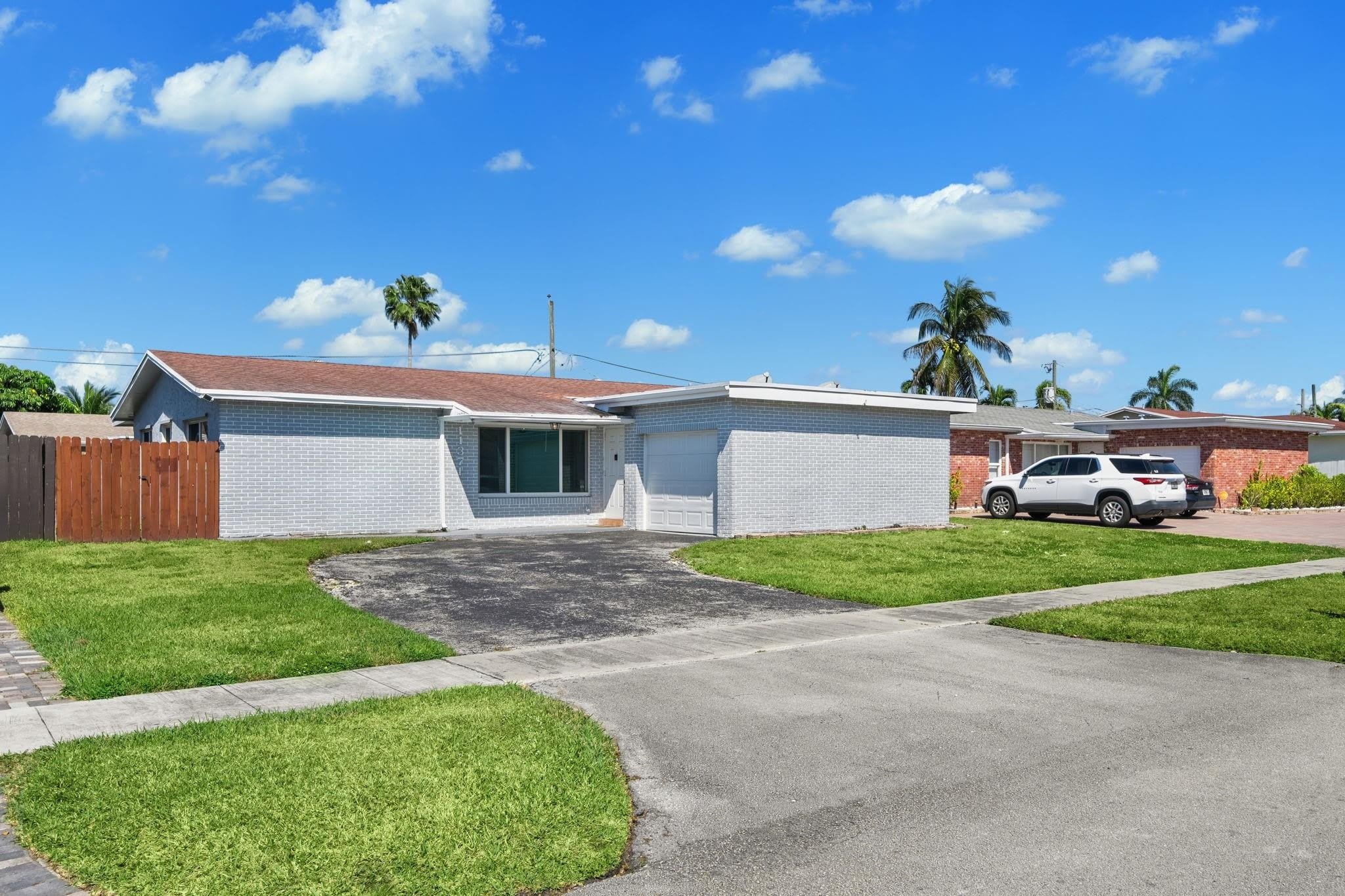 11371 Nw 40Th Place – photo 1