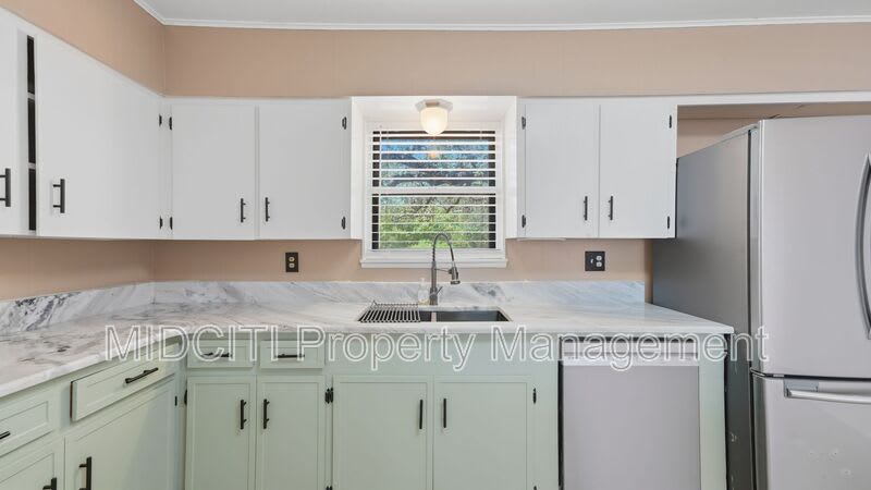 701 Luehlfing Dr – photo 5