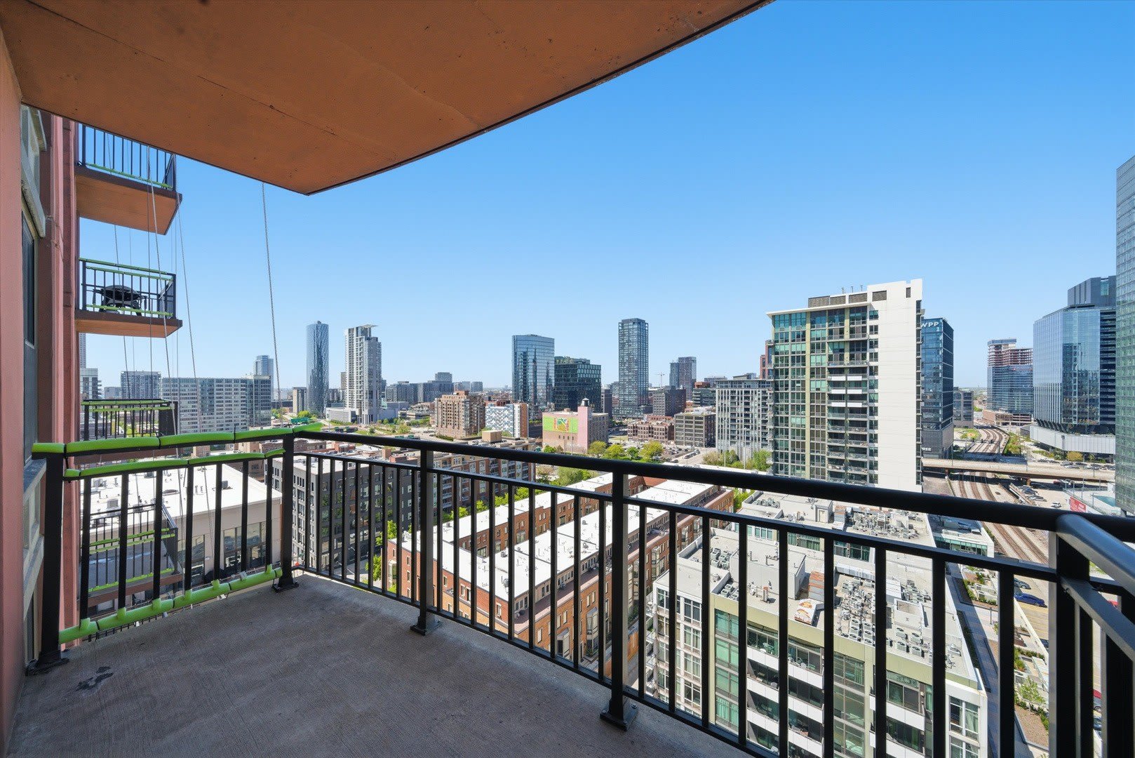 330 N Jefferson Street – photo 3