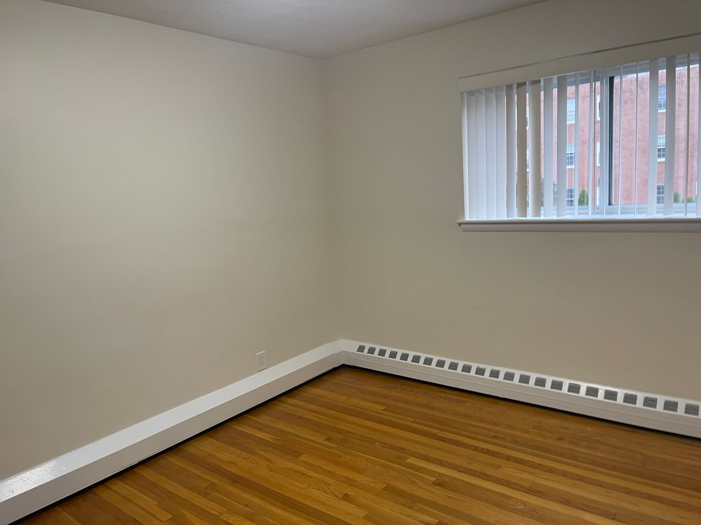 2 Free Months Coolidge Corner Renovated Spacious And Very Sunny Top Floor 2 Bed Ht And Hw Inc June Or July – photo 4
