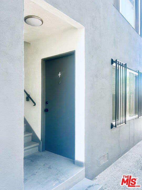 853 N HUDSON Ave – photo 3
