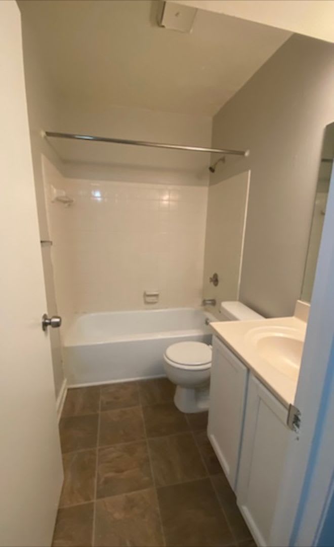 Large 3 bedroom condo! **** Move in Special*** – photo 2