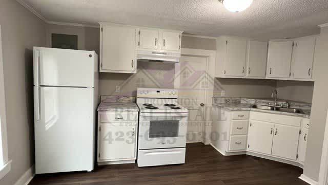 725 Highland Ave NW – photo 4