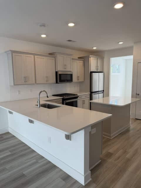 400 Water Garden Place – photo 3