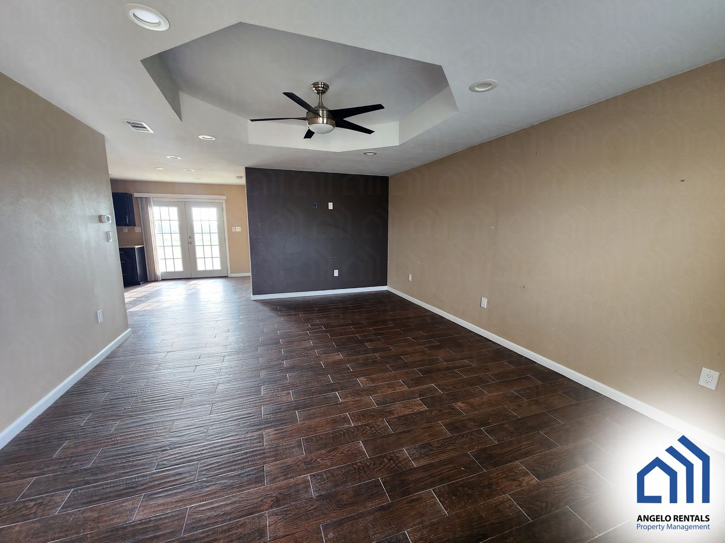 Spacious 3 bedroom 2 bath home AVAILABLE NOW! – photo 5