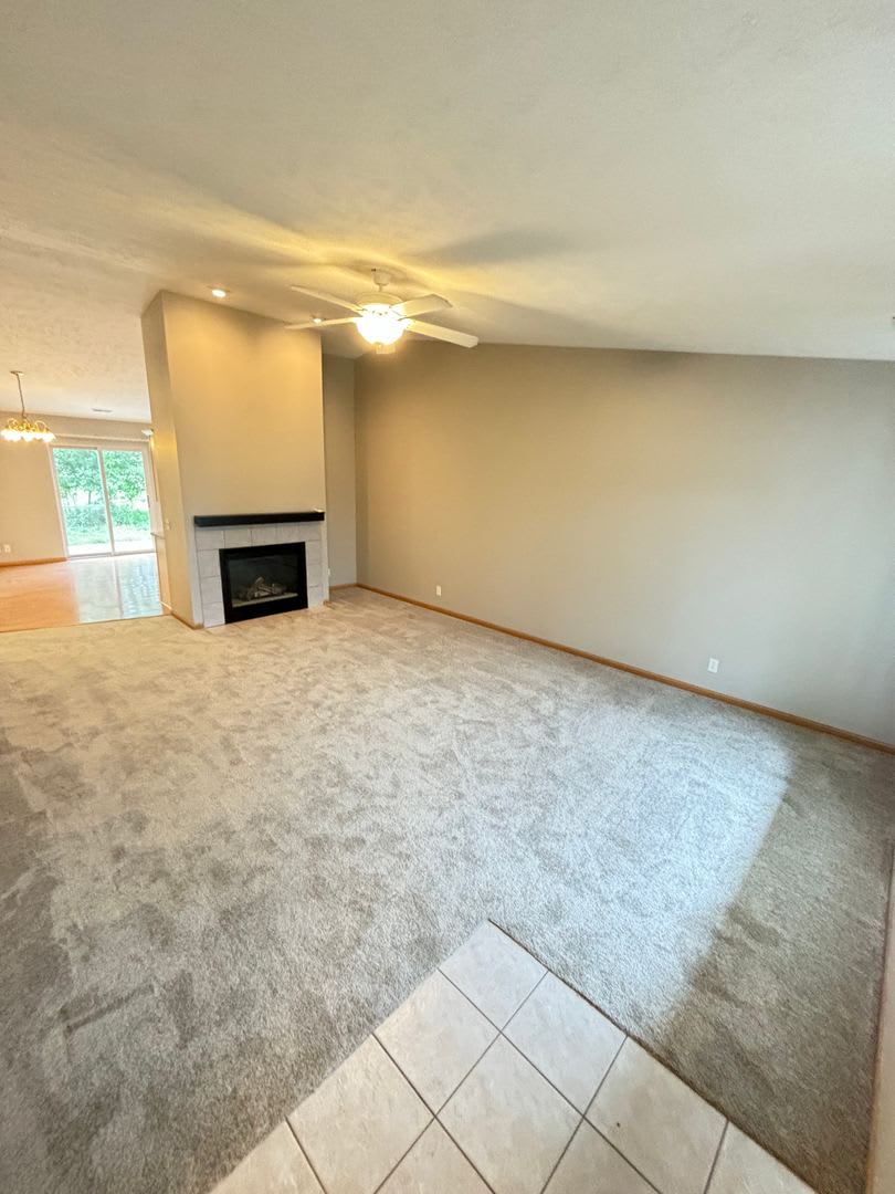 300 Off Move In Special Spacious 3 Bedroom Townhome With Vaulted Ceilings Fireplace Attached Garage – photo 3