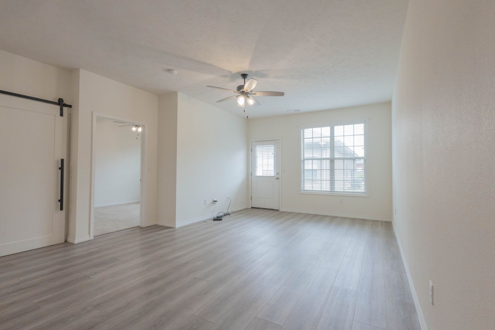 NEW LUXURY 2 BED 2 BATH 1 CAR GARAGE DUPLEX – photo 5