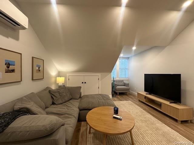 68 Nassau Road – photo 3