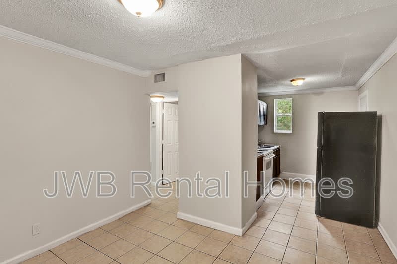 1524 21st St W #4 – photo 3