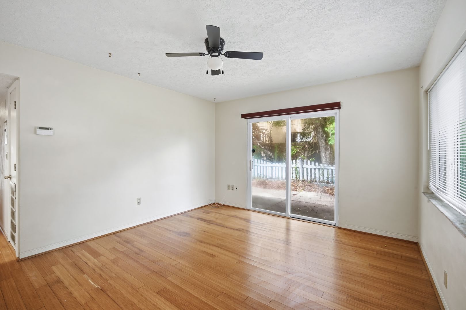 Great 4BR/2BA South Tampa home with Large fenced yard. – photo 4