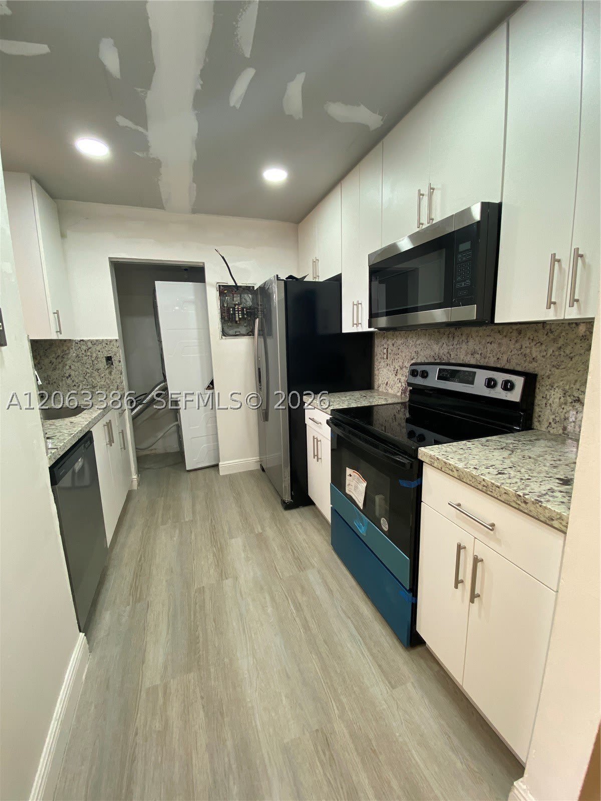 556 NW 114th Ave – photo 2