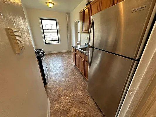 2700 Grand Concourse – photo 1