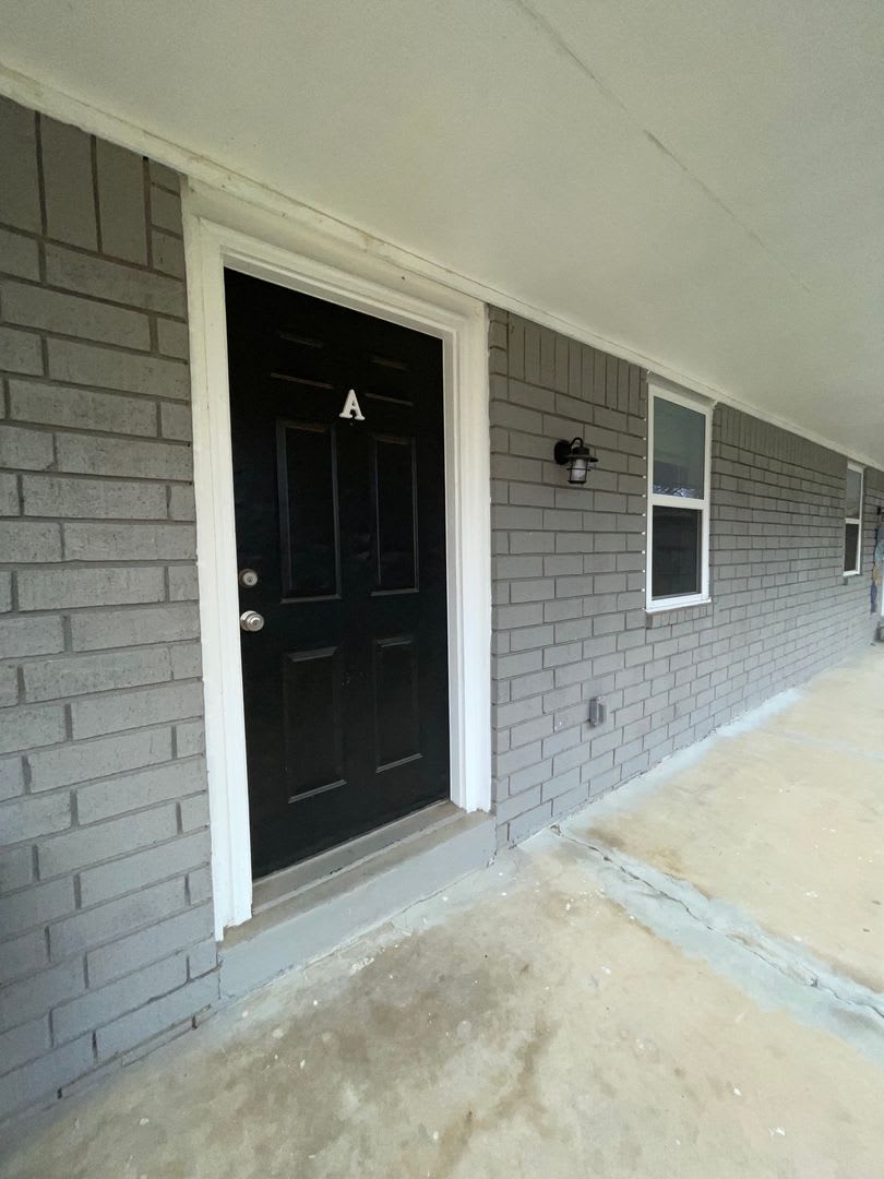 Remodeled w/ granite and new appliances – photo 2