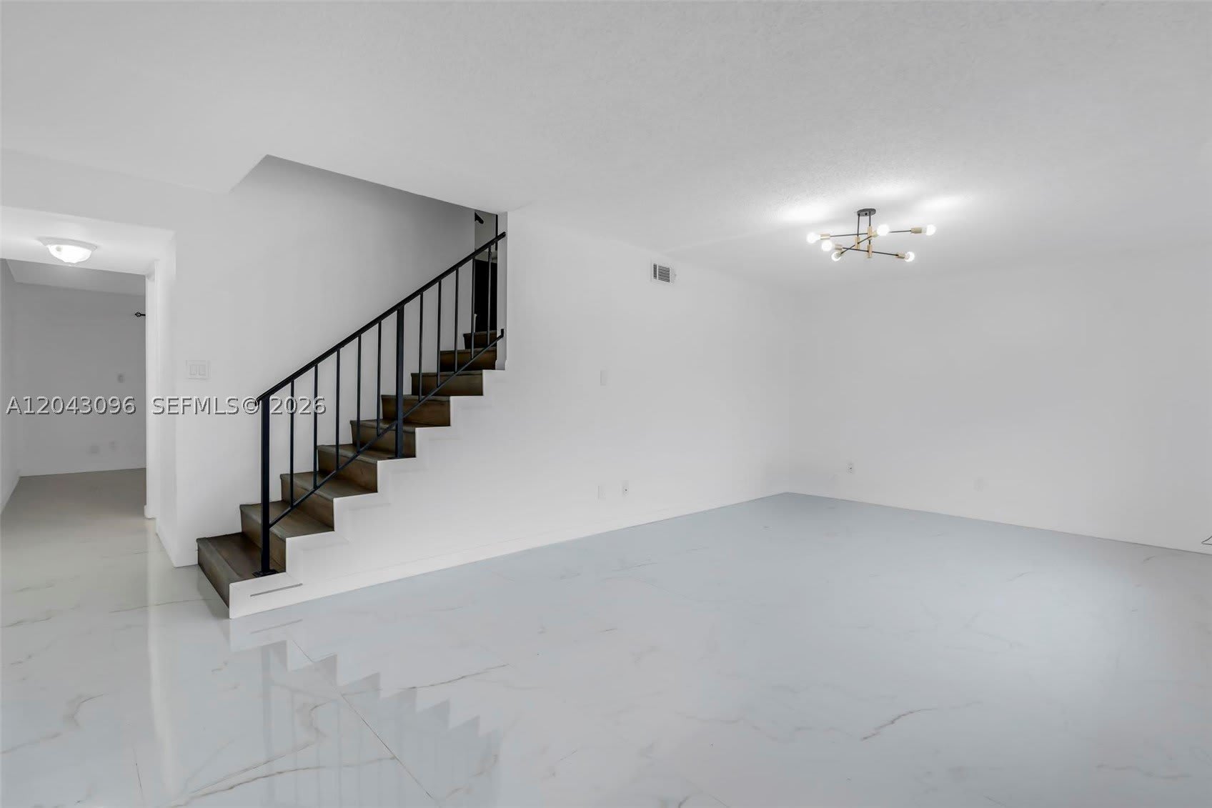 22 Canterbury Ln – photo 2