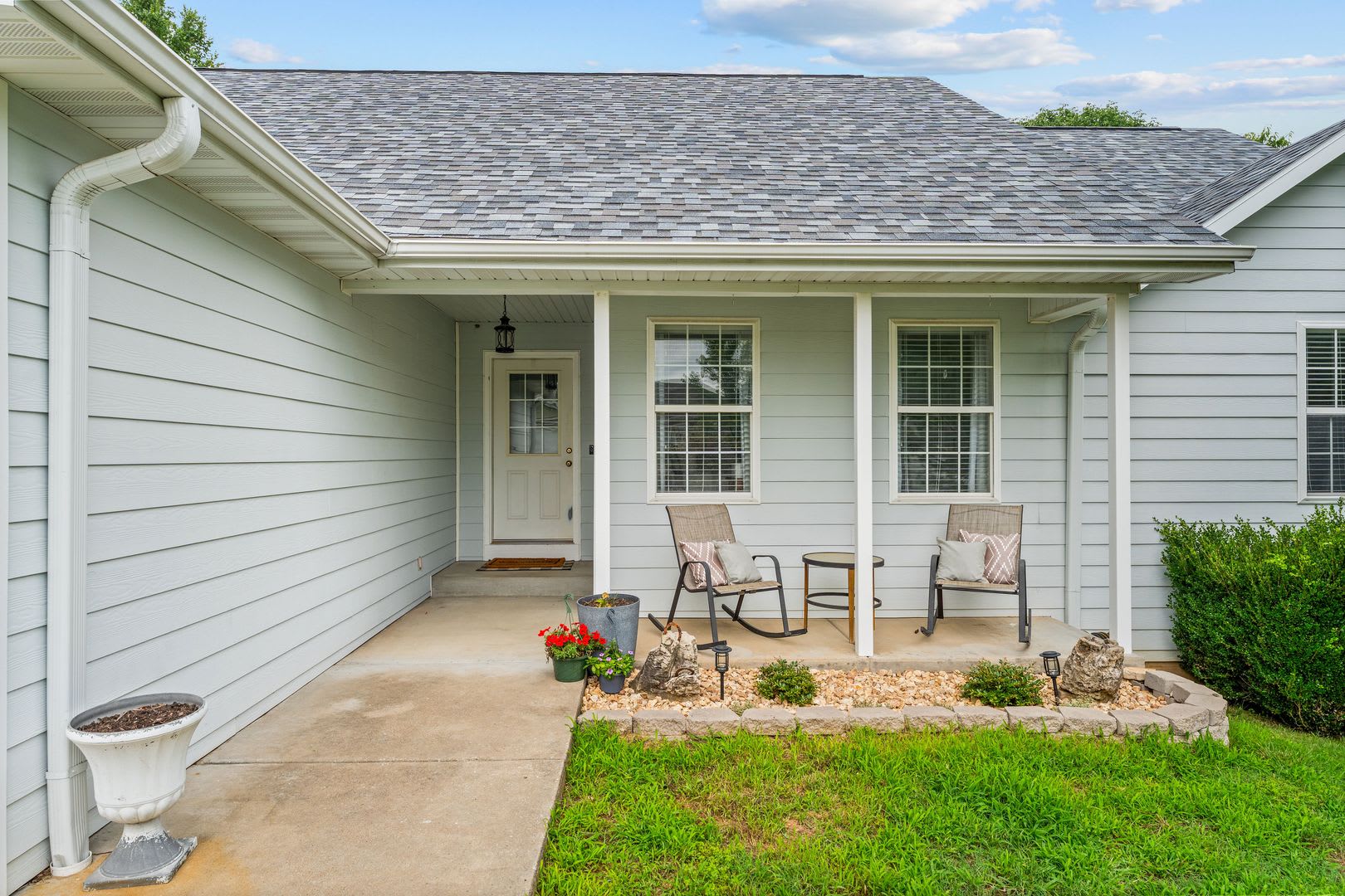 Beautifully Updated 3 Bedroom Home With 2 Baths 2 Car Garage With Fenced Yard – photo 5