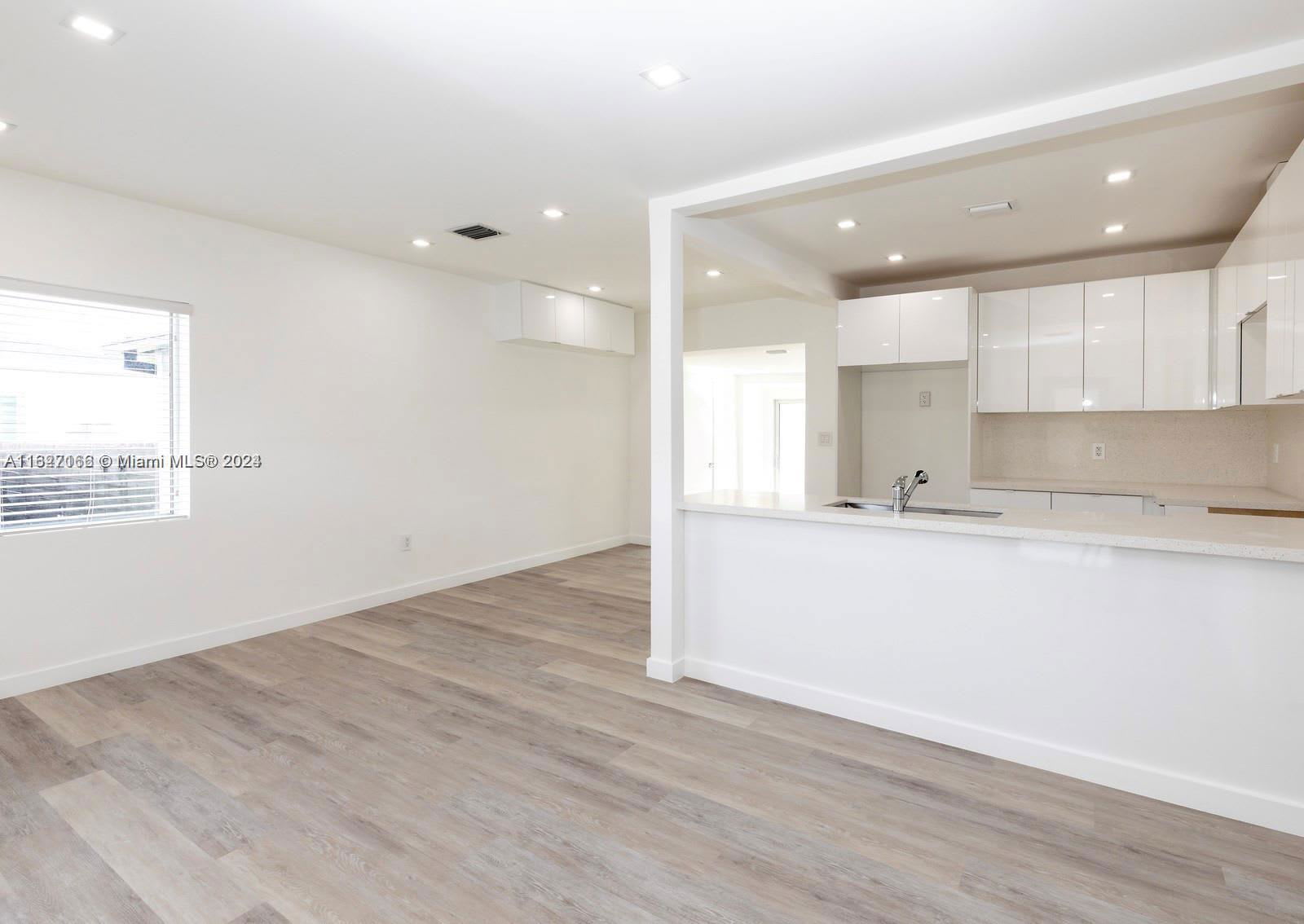 3015 Southwest 69th Avenue – photo 4