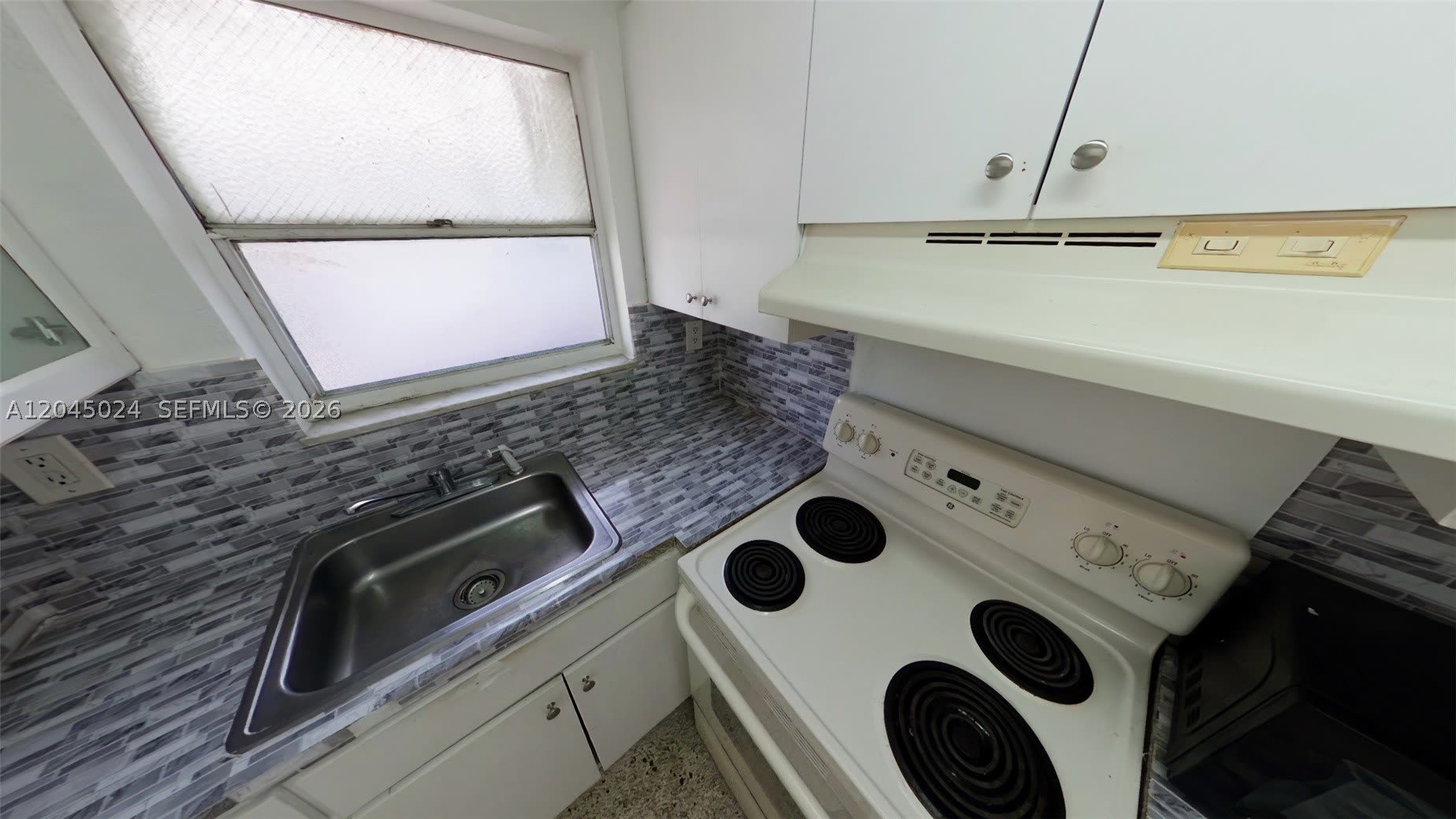 2712 W 10Th Ave – photo 3