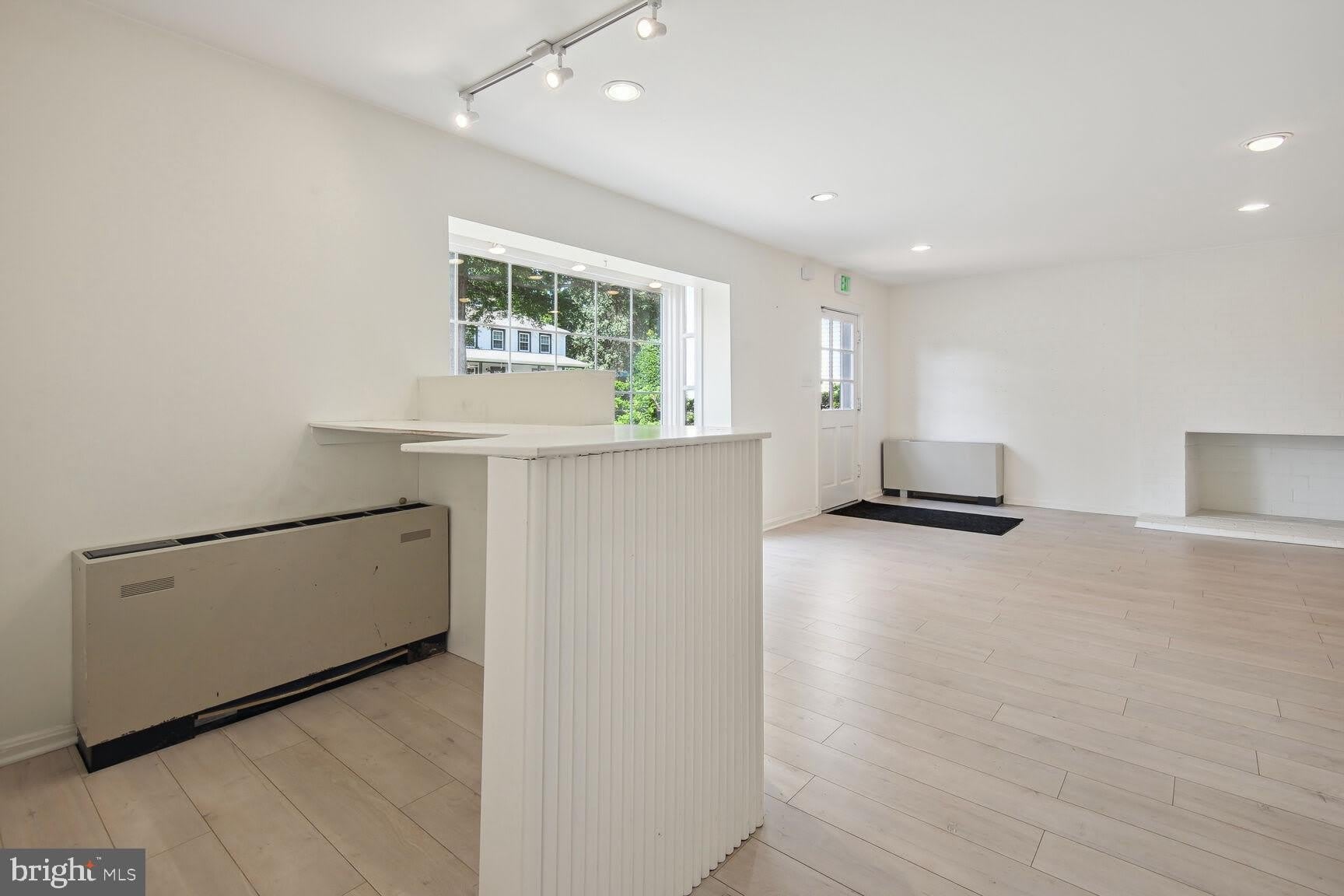 752 WALKER Road – photo 5