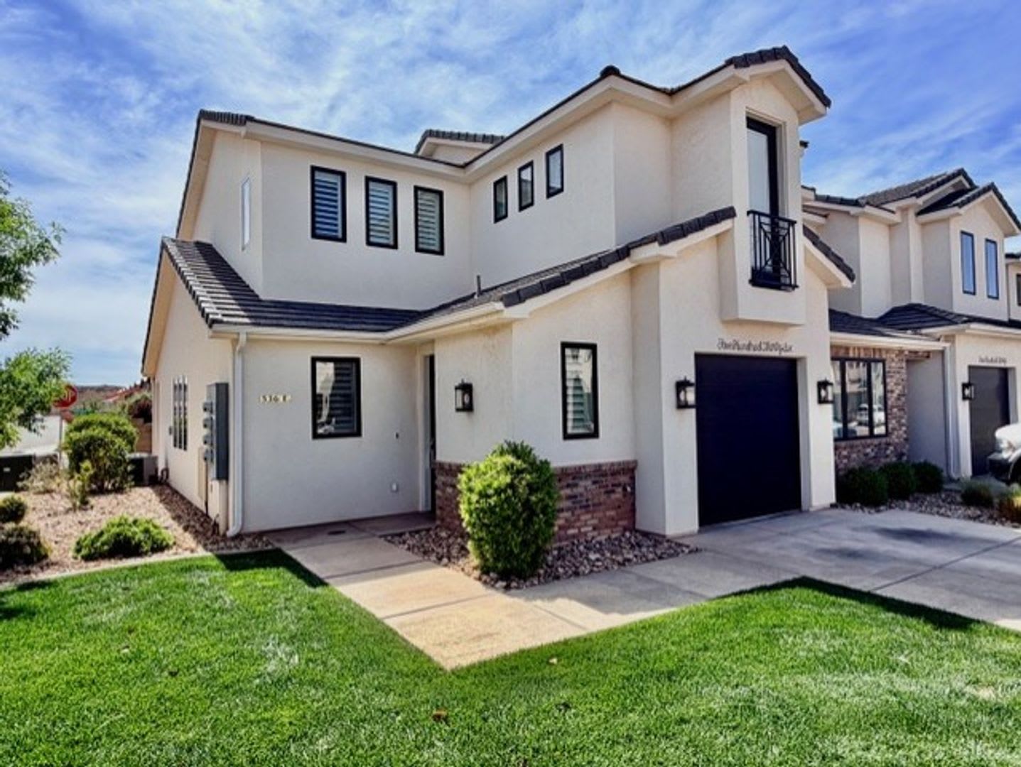 Flexible lease options! Spacious Townhome in Washington – photo 2