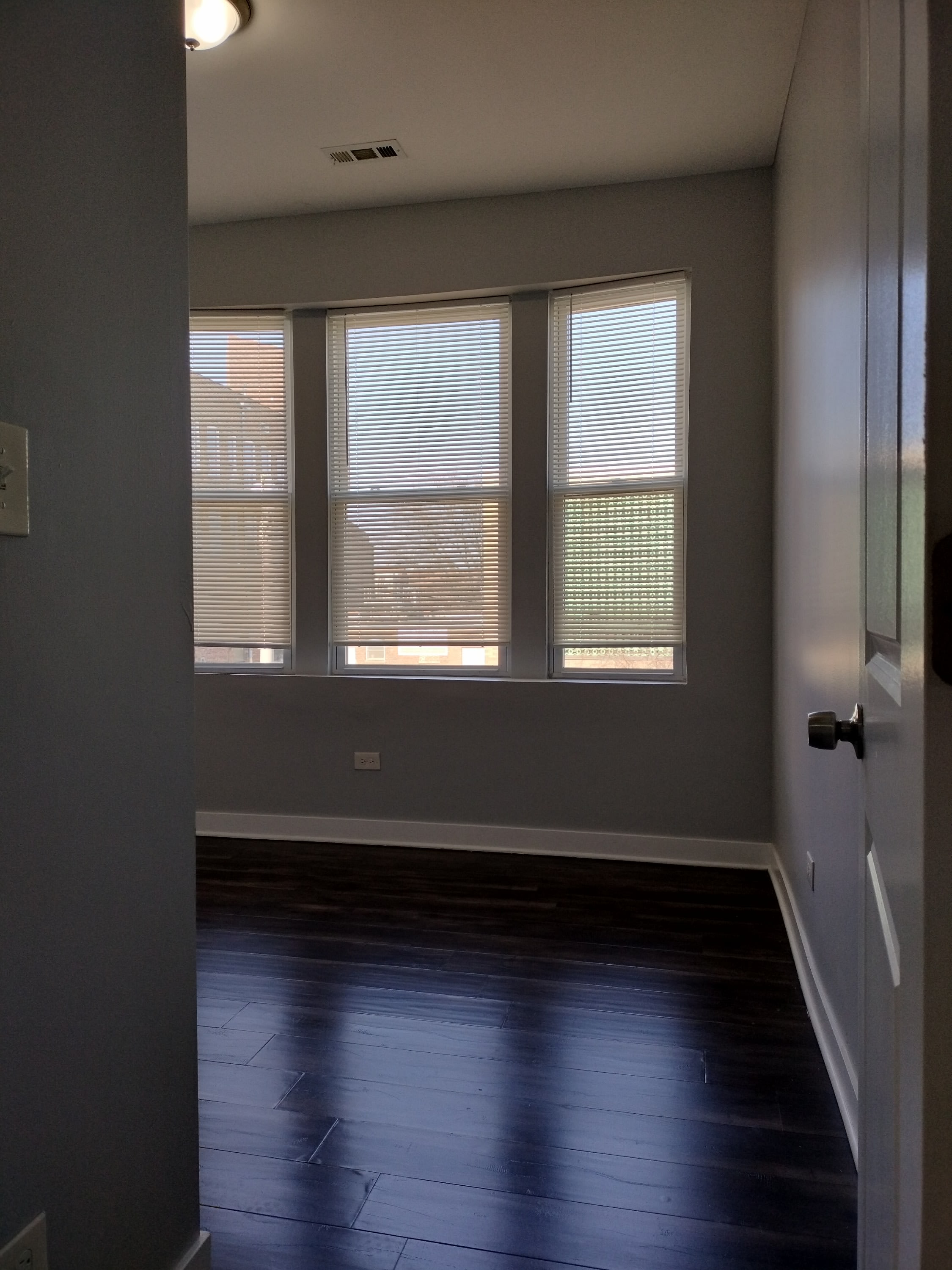 1945 West 48th Street – photo 3
