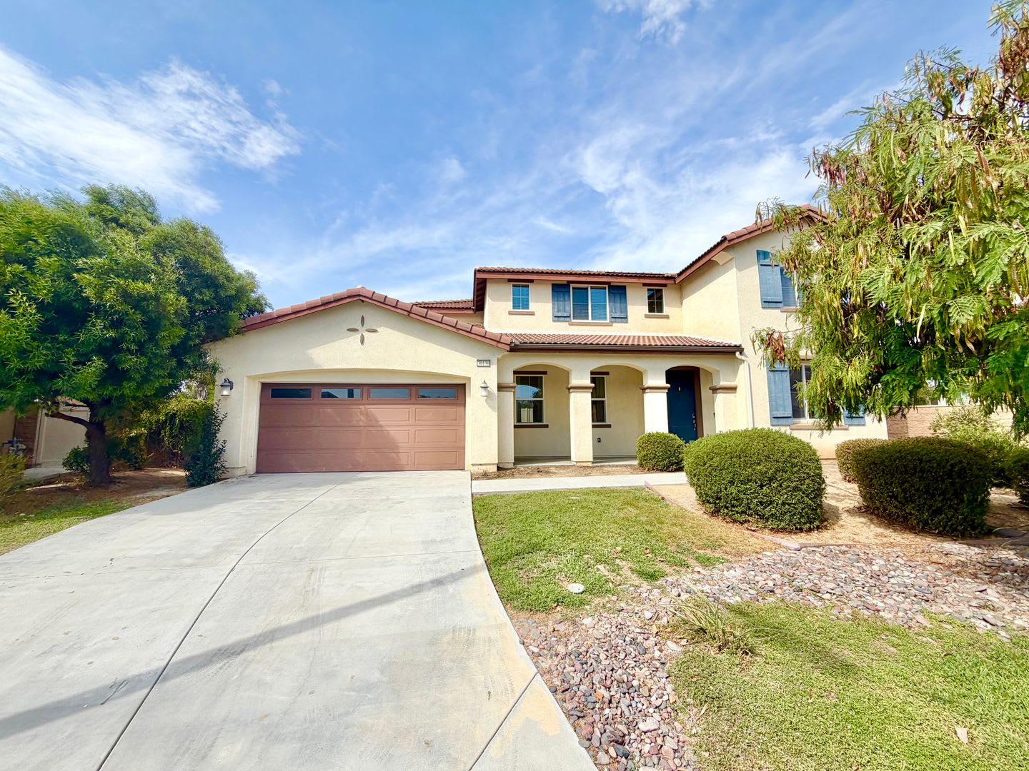 Spacious 4 Bedroom Home In The Lakes Gated Community With Solar Open Concept Living Loft – photo 1