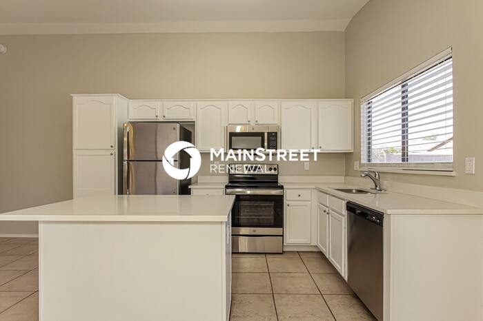 8818 West Loma Lane – photo 5