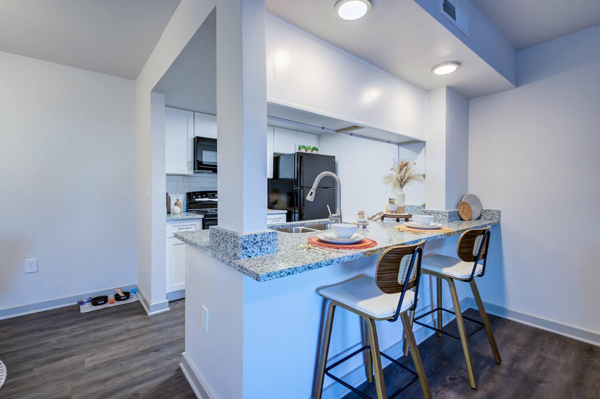 L Estancia Apartment Homes – photo 2