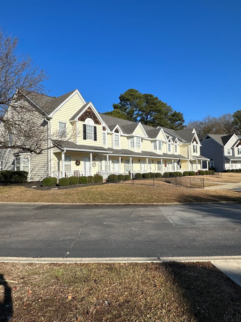 2 Bedroom 2 bath apt with a POOL! Very close to everything but tucked away. – photo 5