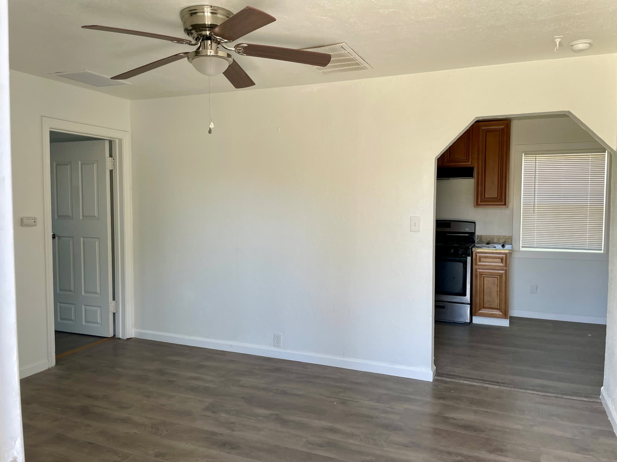 867 Edythe Street – photo 3