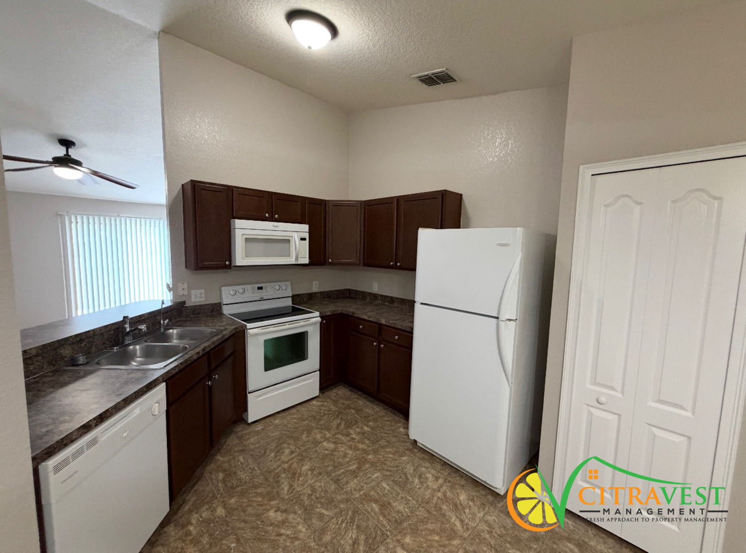 2160 Oakhurst Dr – photo 3