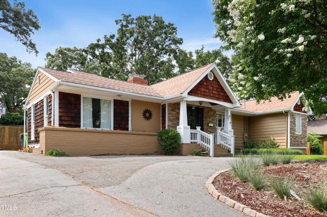 821 Woodburn Rd – photo 3