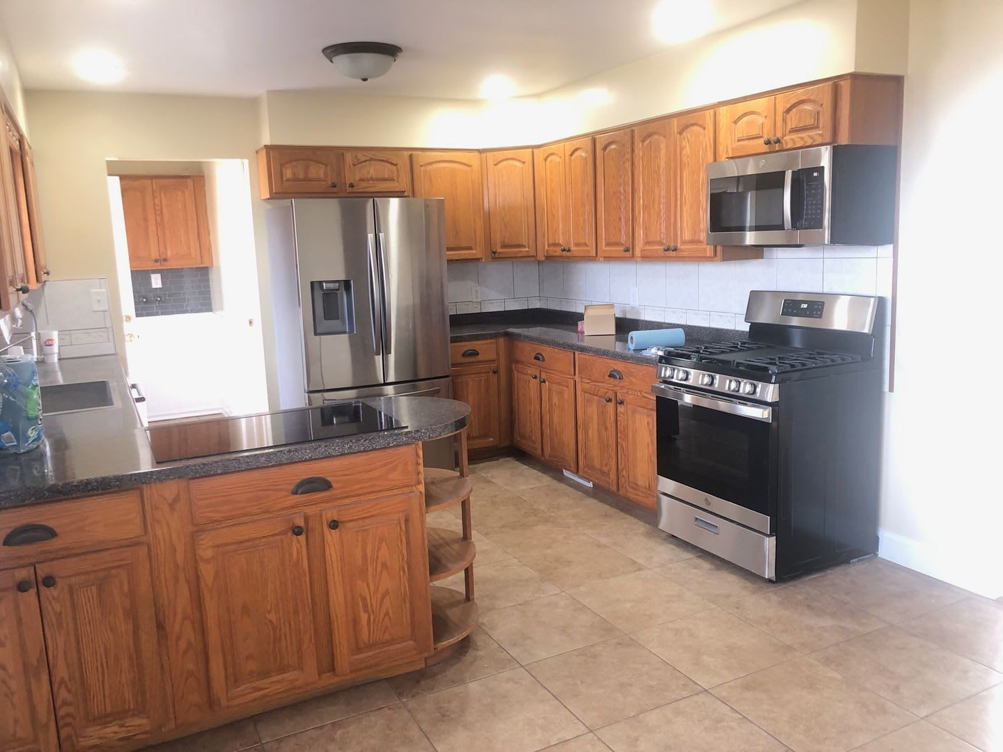 Beautiful 3BR home ten minutes from Bloomington with large lot. Recently refurbished and modernized – photo 4
