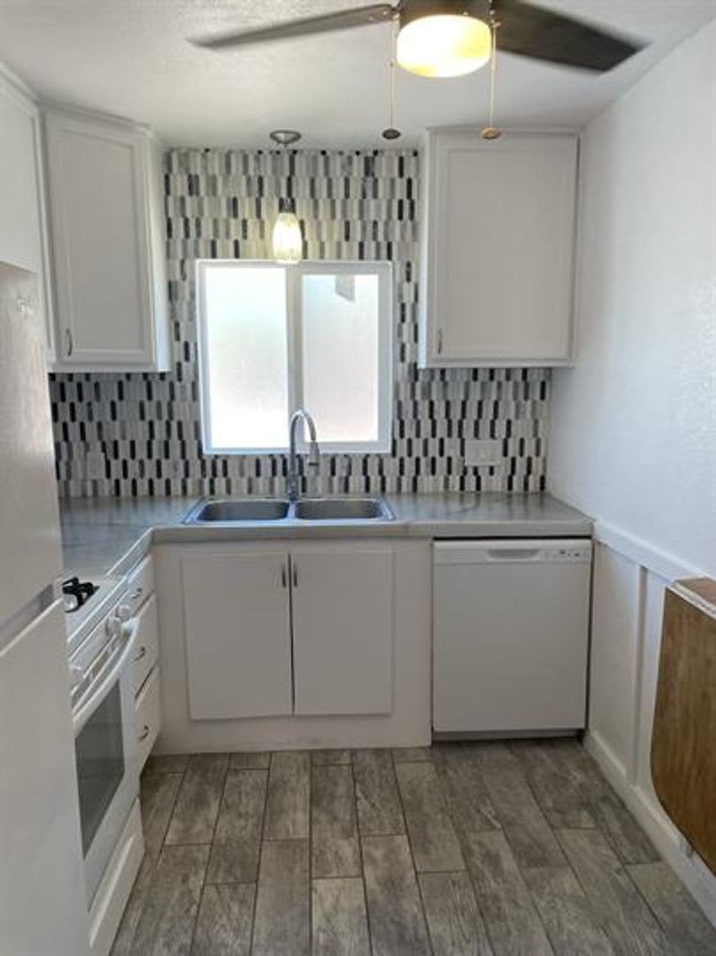 Minutes to U of A Duplex – photo 1