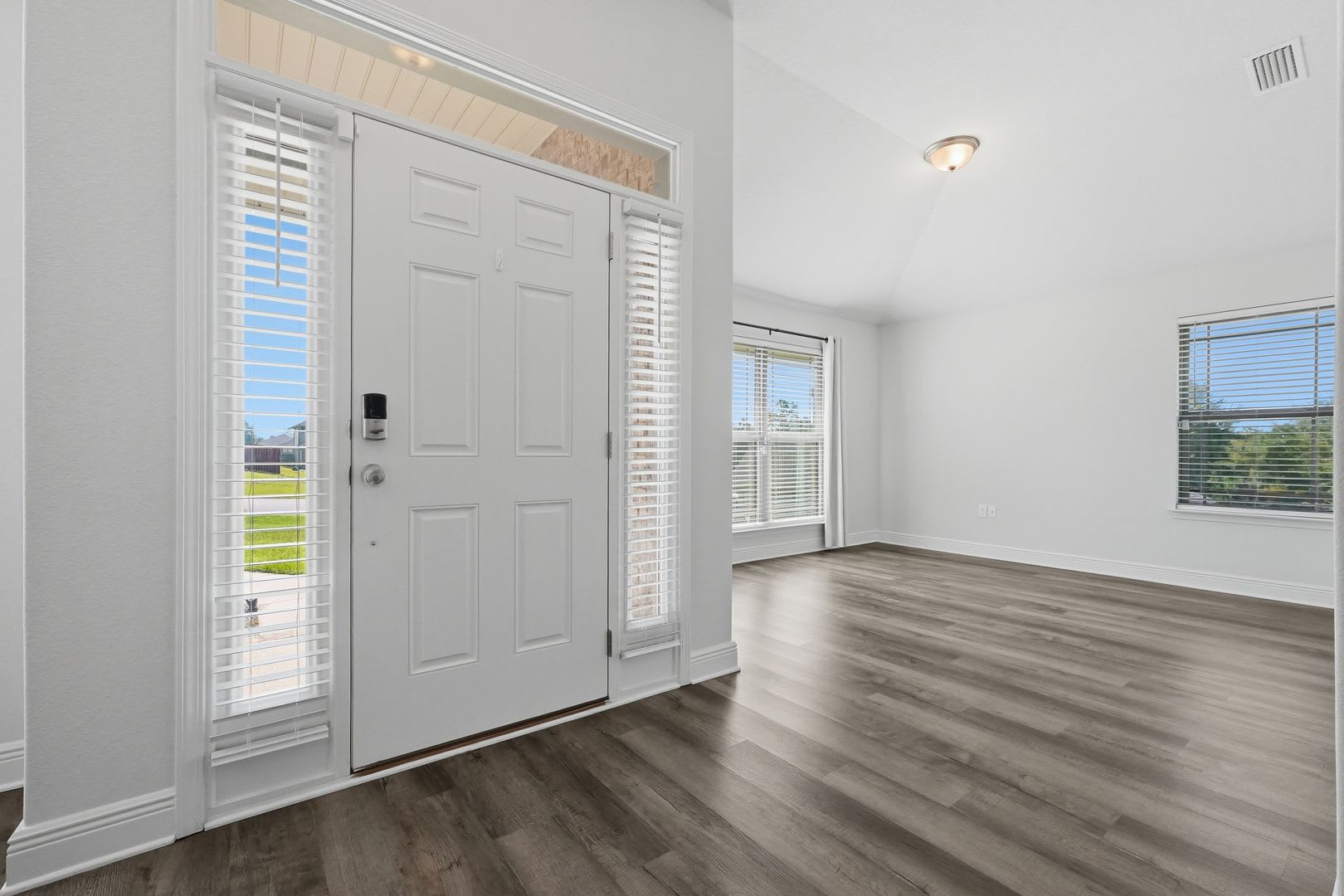 4 Bedroom All Brick Home in Willow Creek Plantation! – photo 3