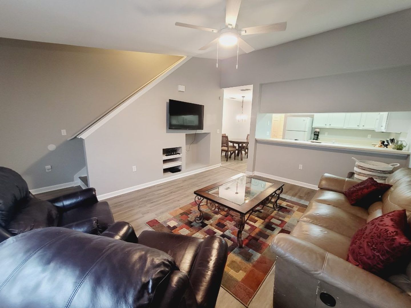 Lovely 3 3 W Vaulted Ceilings Washer Dryer Furnished Or Unfurnished Community Pool Gym Avail Now For 1595 Month – photo 5