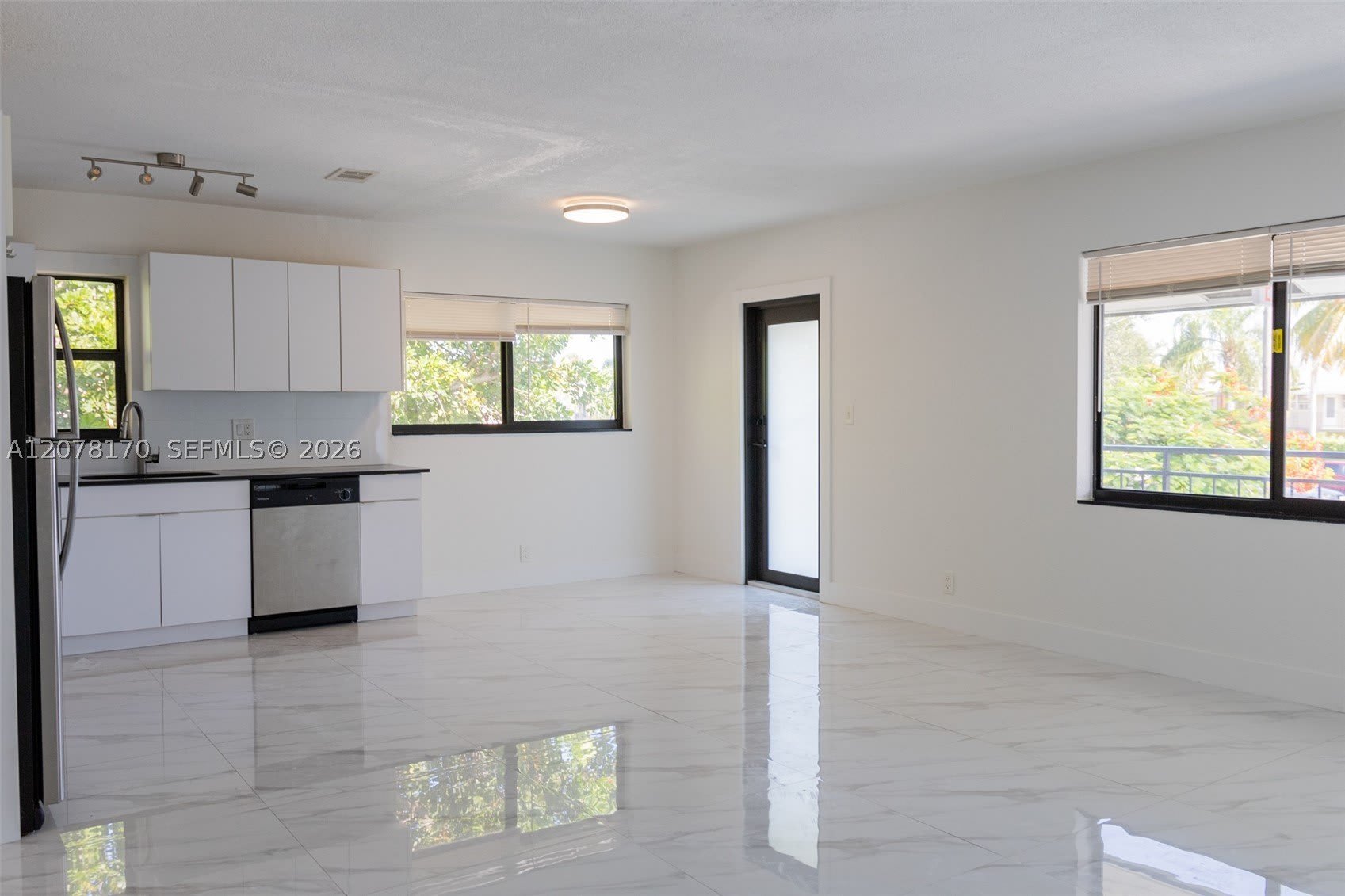 2140 Ne 56 – photo 3