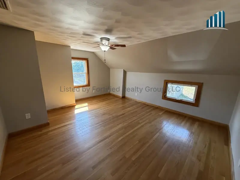 132 Hall St – photo 1