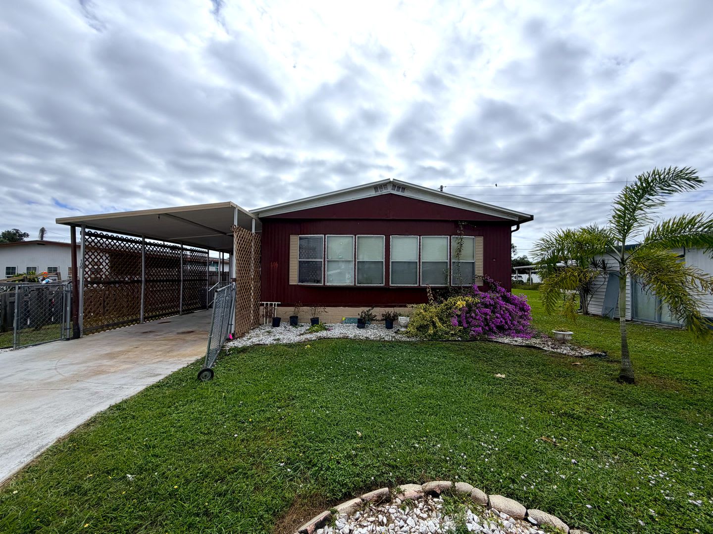 FIRST MONTHS RENT FREE! OVERSIZED 2/2 IN QUIET NEIGHBORHOOD! – photo 3