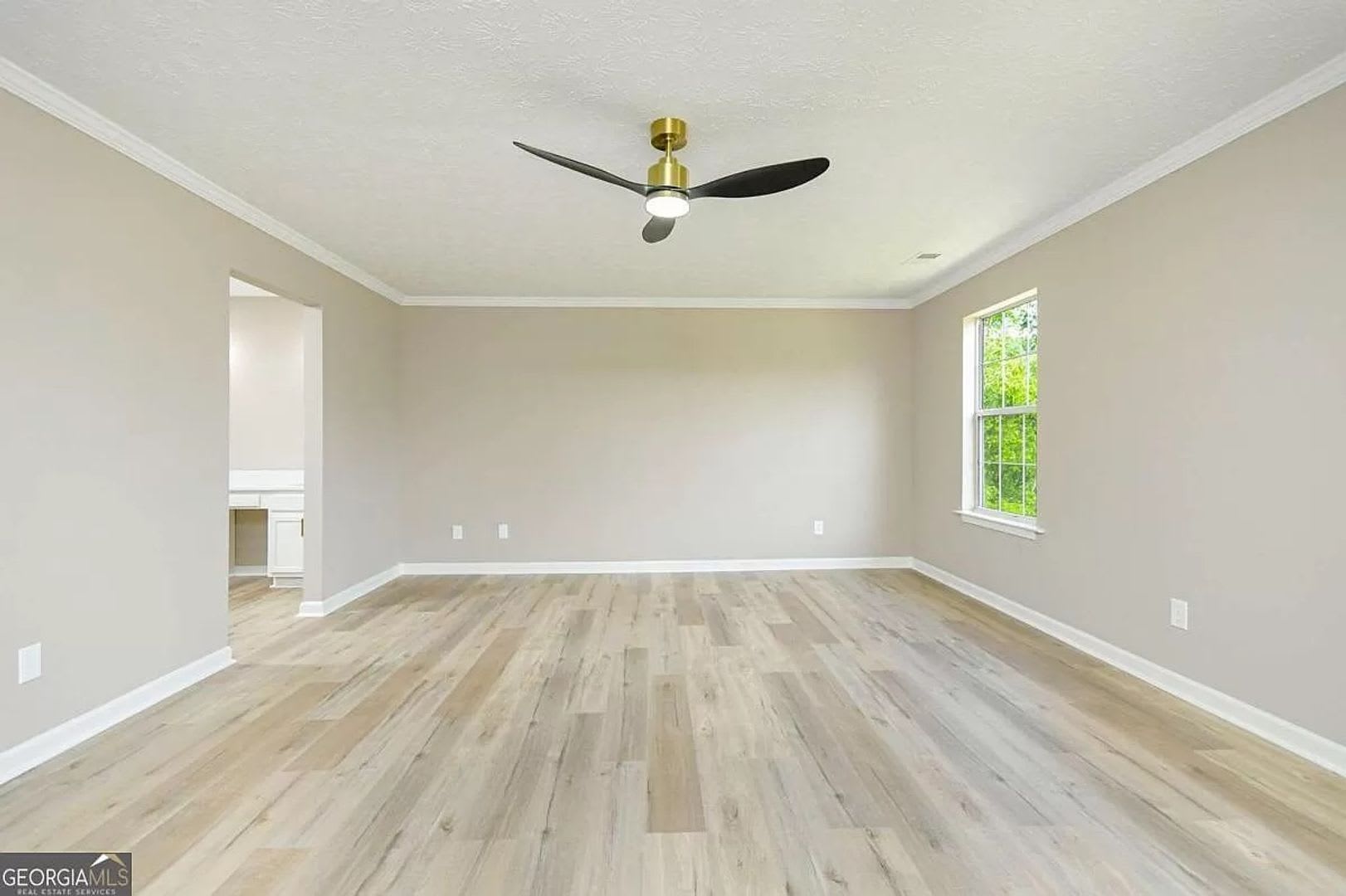 Room in 6 Bedroom Home at Brown Dr – photo 4