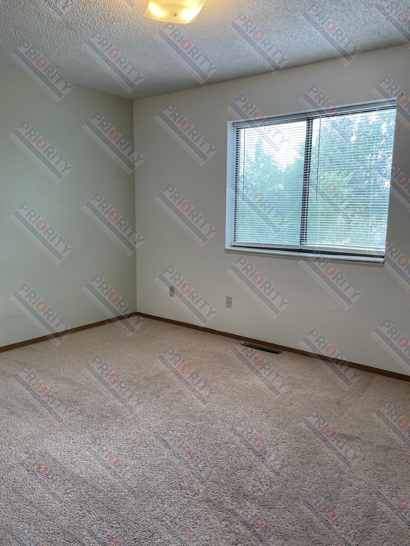 2 bedroom, 1.5 bath townhome with a 1 car garage – photo 4