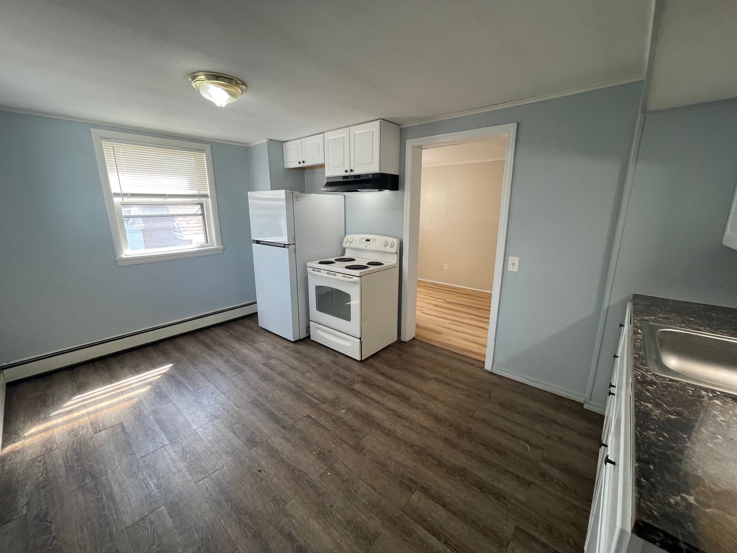 Freshly Updated 2 Bedroom Apartment 1 450 Month – photo 2