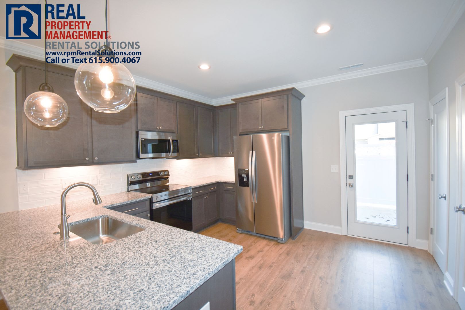 Luxury 2BR townhome in the heart of Murfreesboro- neighborhood pool, hi-speed internet included! – photo 3