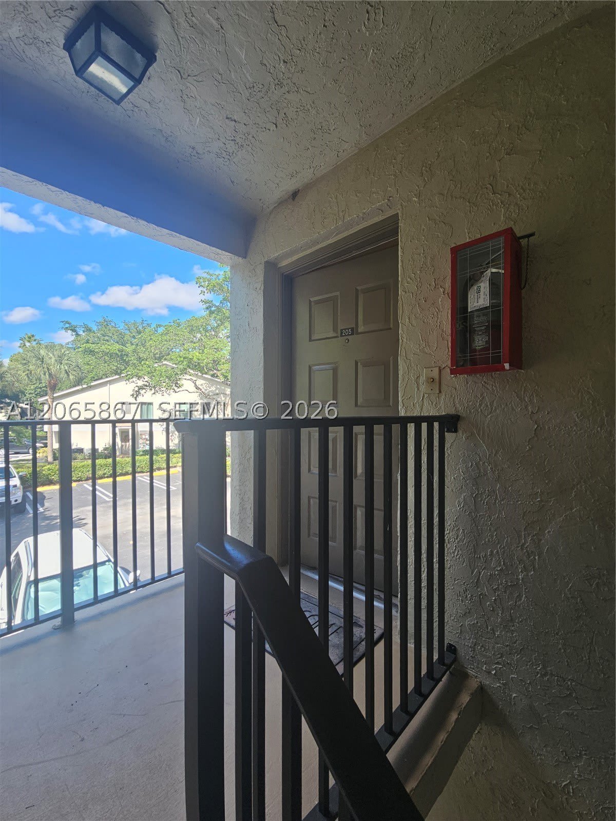 713 Gardens Dr – photo 2